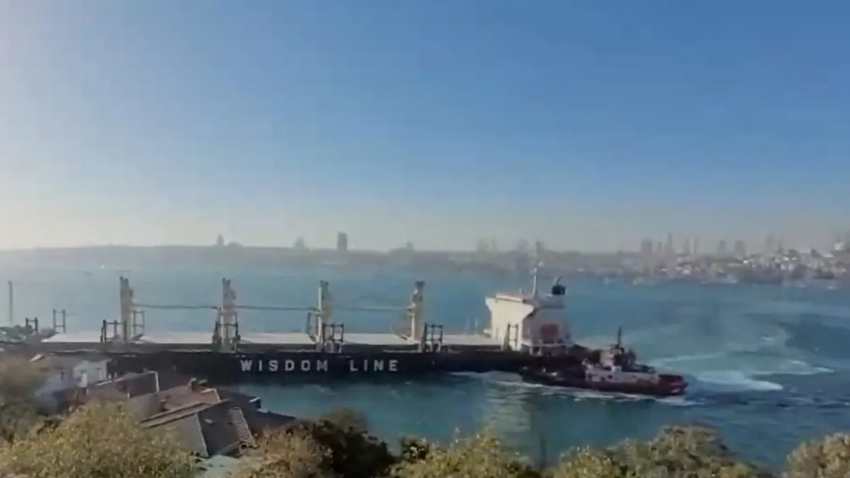 SON DAKİKA | Facianın eşiğinden dönüldü! İstanbul Boğazı’nda iki gemi çarpıştı